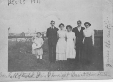 075-Stretch-family-1911-475×348