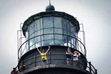 lighthouse-photo-by-Robert-Sherman-475×317