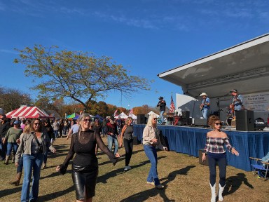 Linedancing to Southbound band